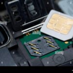 El teléfono tiene ranura para tarjeta híbrida-SIM/microSD